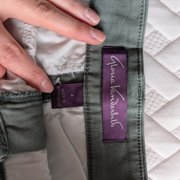 Gloria Vanderbilt Women's Olive Shorts - Picture 3 of 3